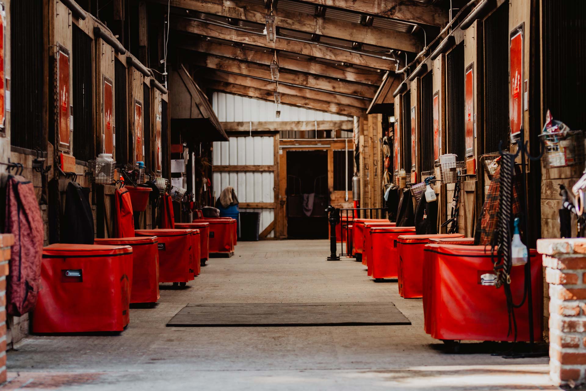 indoor-barn-aisle1